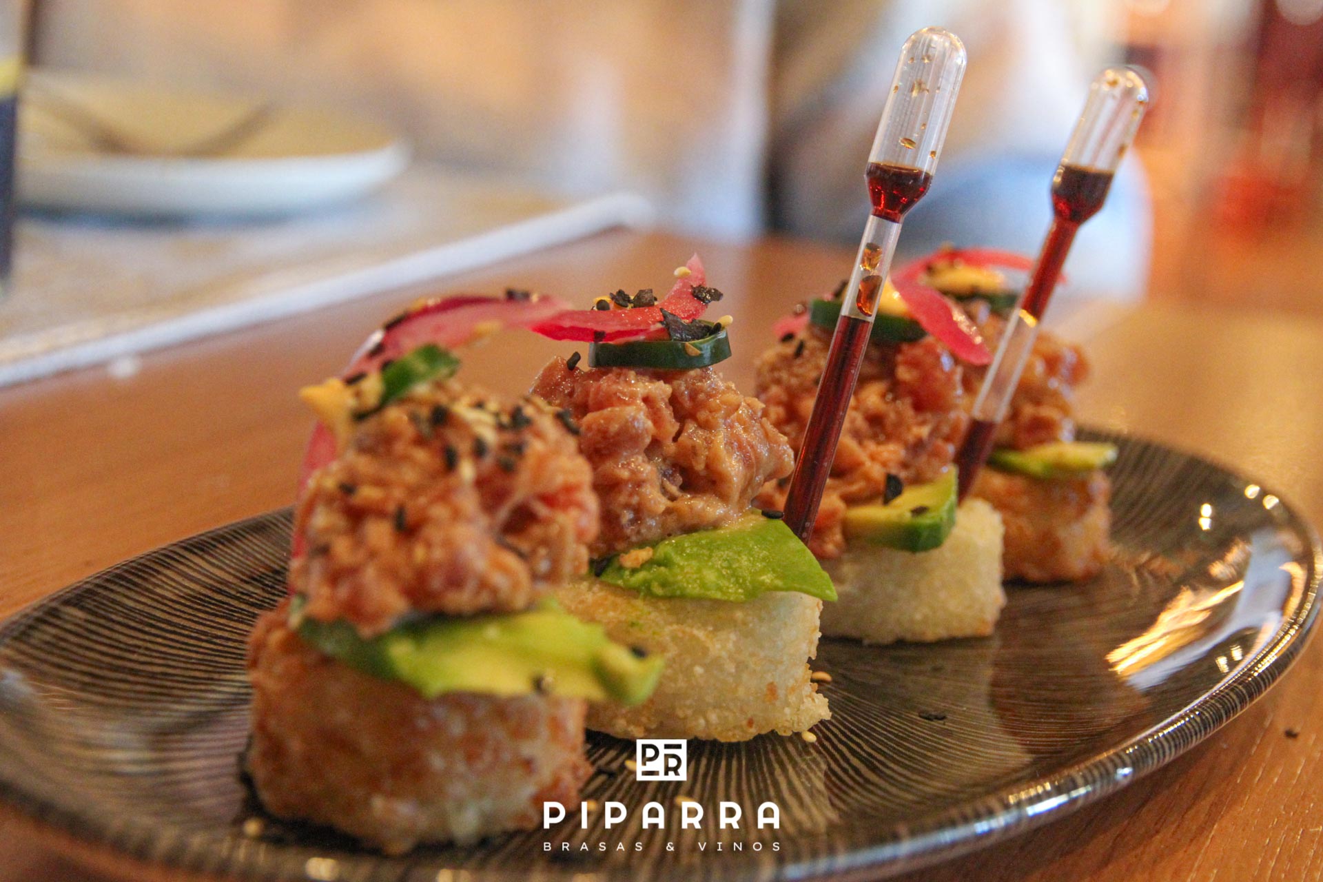 Piparra "Brasas & Vinos" | Arroz crujiente de sushi de atún rojo | Restaurante en El Puerto de Santa María